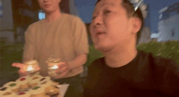 Trường Giang cho biết do tổ chức sinh nhật bất ngờ nên nhiều người không thể đến dự