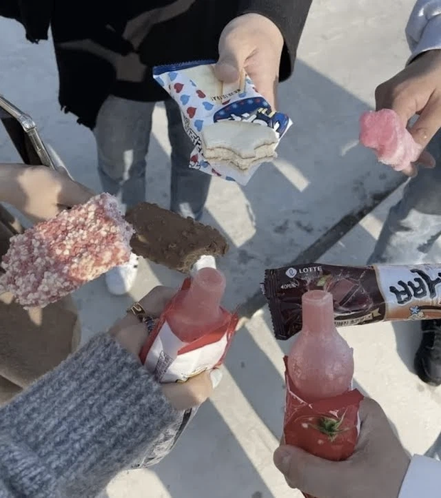 Bức ảnh khiến Jennie bị tố vi phạm quy định giãn cách xã hội