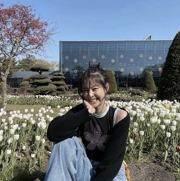 Mặc dù công ty đã lên tiếng khẳng định nữ idol đến vườn ươm làm việc nhưng vẫn có người gửi đơn khiếu nại đến chính quyền thành phố Paju