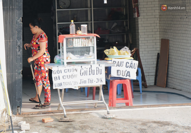 Cuộc sống người dân hai bên đường bị ảnh hưởng nghiêm trong vì bụi mù mịt, bay vào nhà