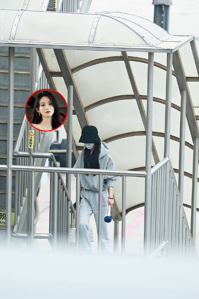 Triệu Lệ Dĩnh xuất hiện tại sân bay Bắc Kinh.