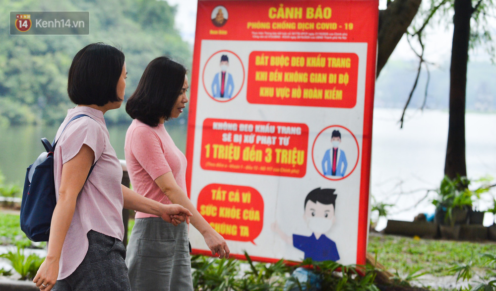 Biển báo của lực lượng chức năng nhắc nhở người dân nhưng dường như hiện tại nhiều người không chú ý