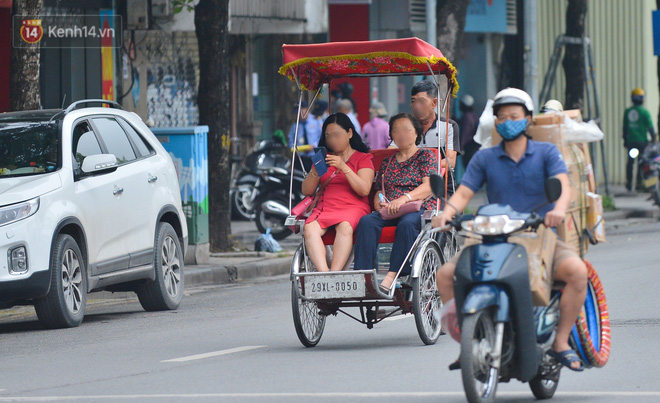 Trao đổi với chúng tôi, bà Vũ Thị Oanh (65 tuổi) cho hay: 