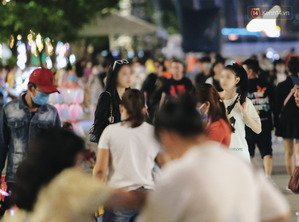 Nguy cơ bùng dịch trở lại nếu người dân lơ là, chủ quan không đeo khẩu trang nơi đông người