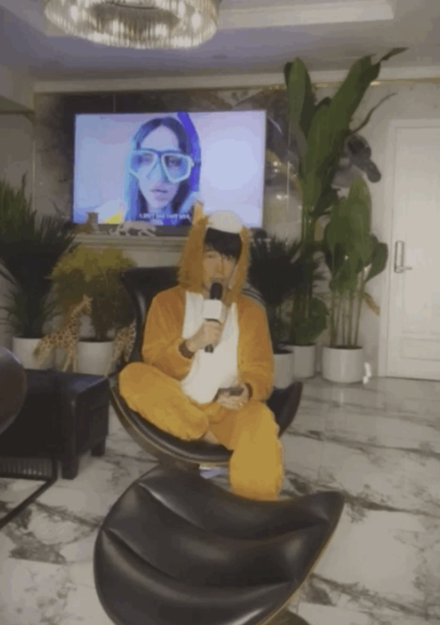 Hành động, lời nói của Nathan Lee khiến không ít người cảm thấy khó hiểu