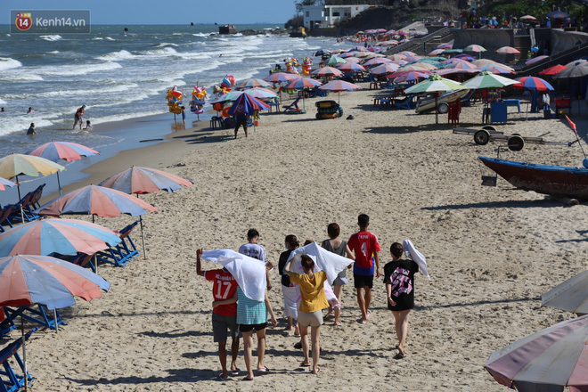 Các điểm khai báo y tế được lập, trải dài khắp bãi biển tại TP. Vũng Tàu