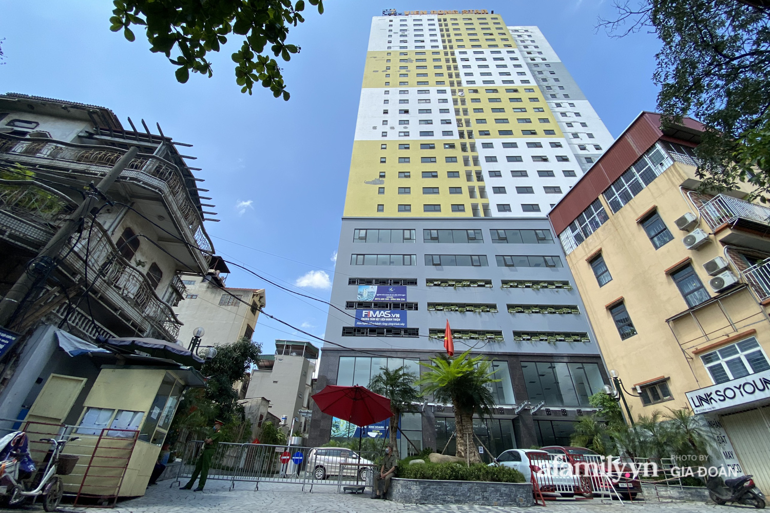 Tòa chung cư số 1 Giáp Nhị, phường Thịnh Liệt, quận Hoàng Mai, Hà Nội đang được phong tỏa, cách ly