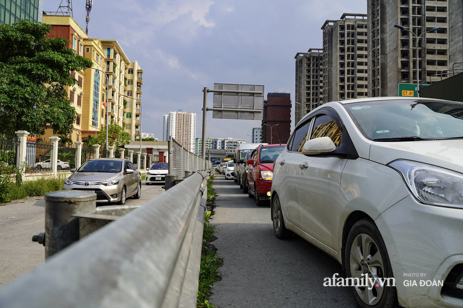 Tại tuyến cao tốc Pháp Vân- Cầu Giẽ, lượng phương tiện đổ về đây đã bắt đầu đông.