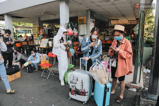 Người dân trở lại Sài Gòn sau kỳ nghỉ lễ 30/4 - 1/5