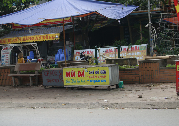 Một số hộ kinh doanh còn đóng cửa trước 17h.