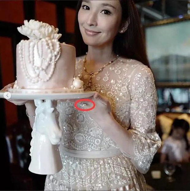 Chiếc nhẫn kim cương cỡ khủng mà Ngô Bội Từ được nhận