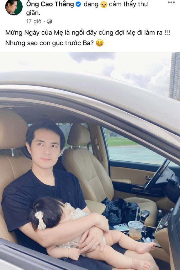 Ông Cao Thắng chia sẻ khoảnh khắc bé Winnie ngủ gật trong lòng mình khi hai ba con đang chờ mẹ Đông Nhi tan làm