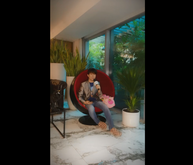 Nathan Lee nhiều lần khẳng định, muốn làm nghệ sĩ thì phải biết sân si. Không sân si không thể làm nghệ sĩ.