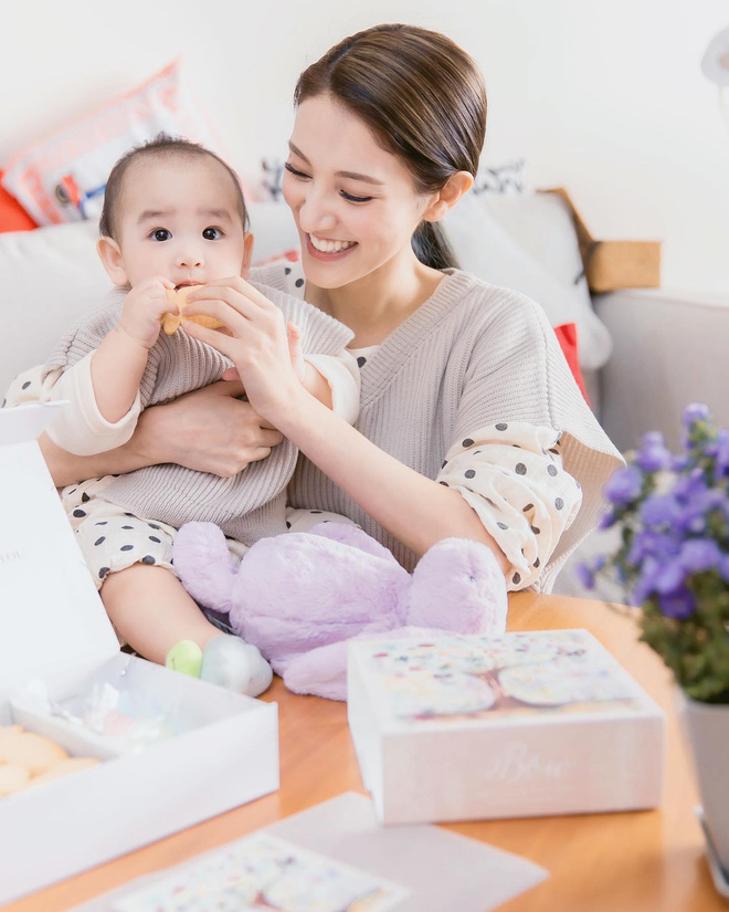 Dù chưa nhận lời them gia phim mới nhưng nàng hậu tích cực tham dự các sự kiện thương mại. Danh tiếng của cô không hề giảm sút mà còn nhận được nhiều hợp đồng quảng cáo, đặc biệt các sản phẩm dành cho mẹ và bé. Ngoài ra, cô còn kinh doanh mỹ phẩm làm đẹp.