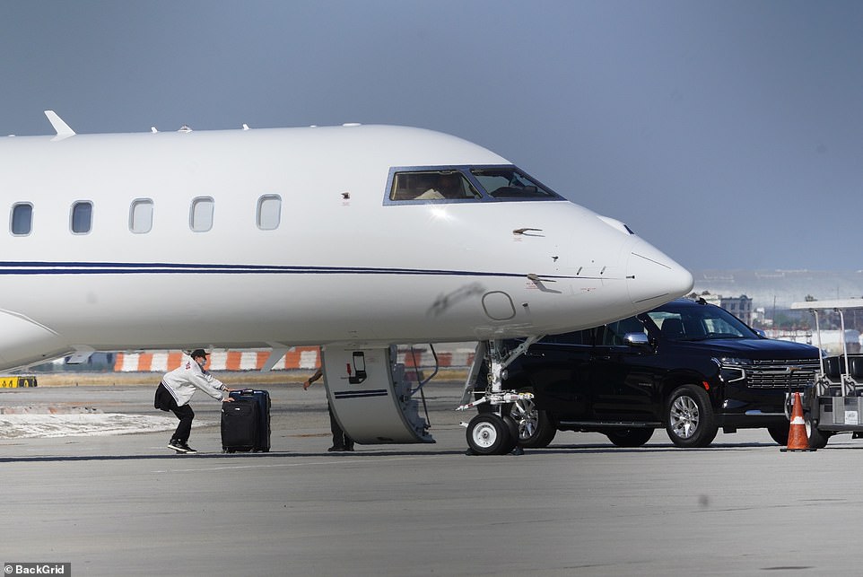 Trước đó 1 tuần, Ben đã đón Jennifer đi nghỉ mát bằng phi cơ riêng