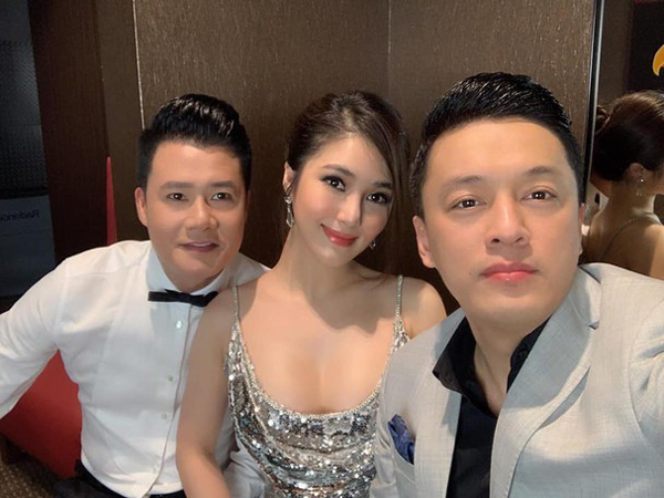 Thỉnh thoảng ở Mỹ, cô có đi biểu diễn cùng các đồng nghiệp.