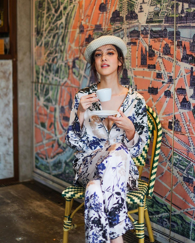 Có thể thấy, sau khi sinh hai con, Trần Khải Lâm vẫn giữ được vóc dáng thon gọn, vẻ ngoài tươi trẻ, quyến rũ.