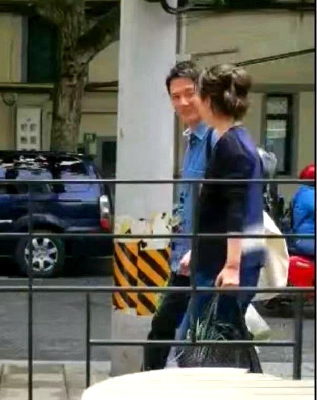 Khung hình vui vẻ của Phùng Thiệu Phong với bạn diễn khiến nhiều người bất ngờ