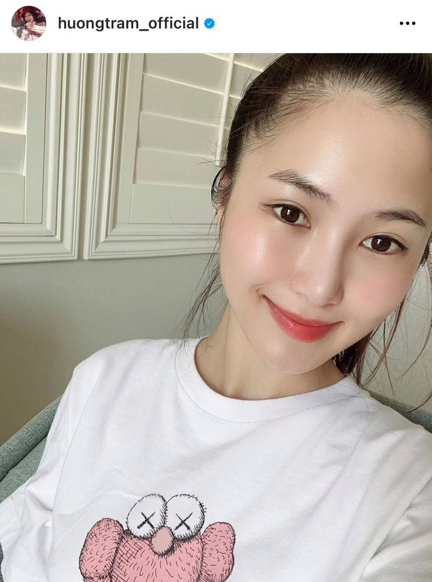 Bức ảnh gần nhất được Hương Tràm khoe lên trang cá nhân vào tháng 2/2021. Nữ ca sĩ chỉ khoe cận mặt và không để lộ body