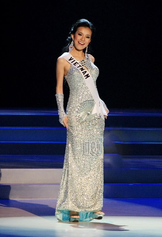 Hoa hậu Thùy Lâm diện một bộ trang phục đặc biệt nhất qua các mùa 