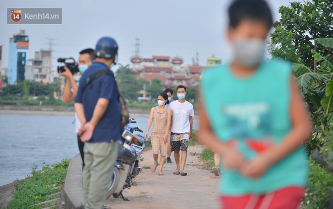 Hoạt động tập thể dục cũng diễn ra quanh hồ Linh Đàm