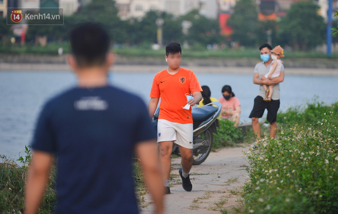 Một số người chủ quan không đeo khẩu trang