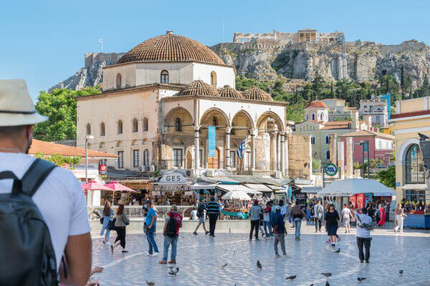 Du khách bắt đầu xuất hiện tại Hy Lạp