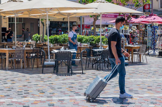 Các hàng cafe tại Athens được phép mở cửa