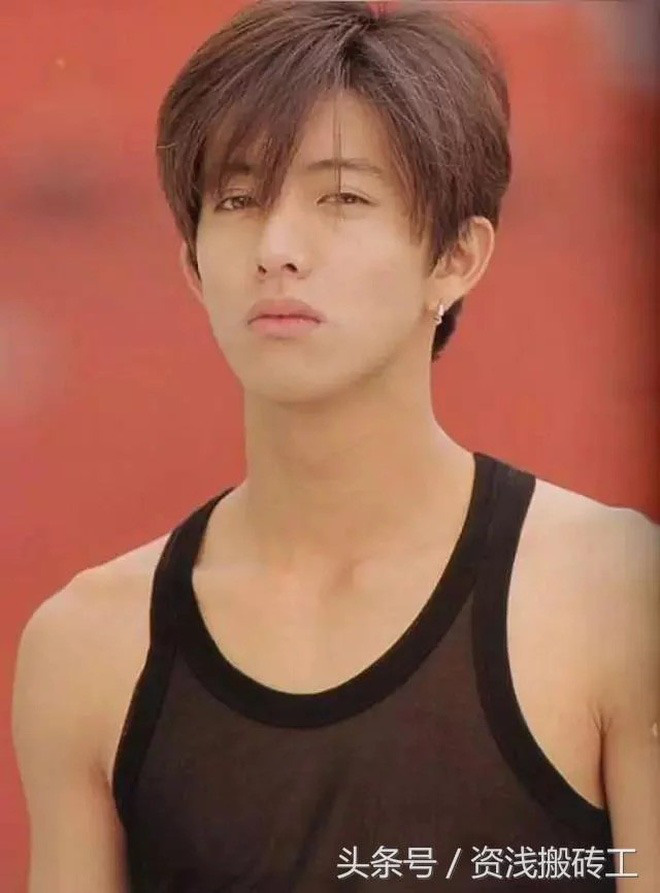 Gương mặt như được thần linh ưu ái và body chuẩn nam thần của Kimura Takuya