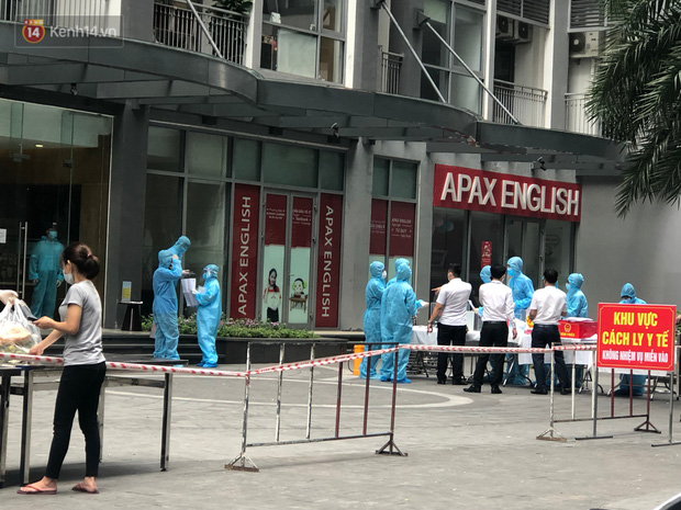 Cơ quan chức năng phong tỏa tòa Park 11 ngay rạng sáng 23/5