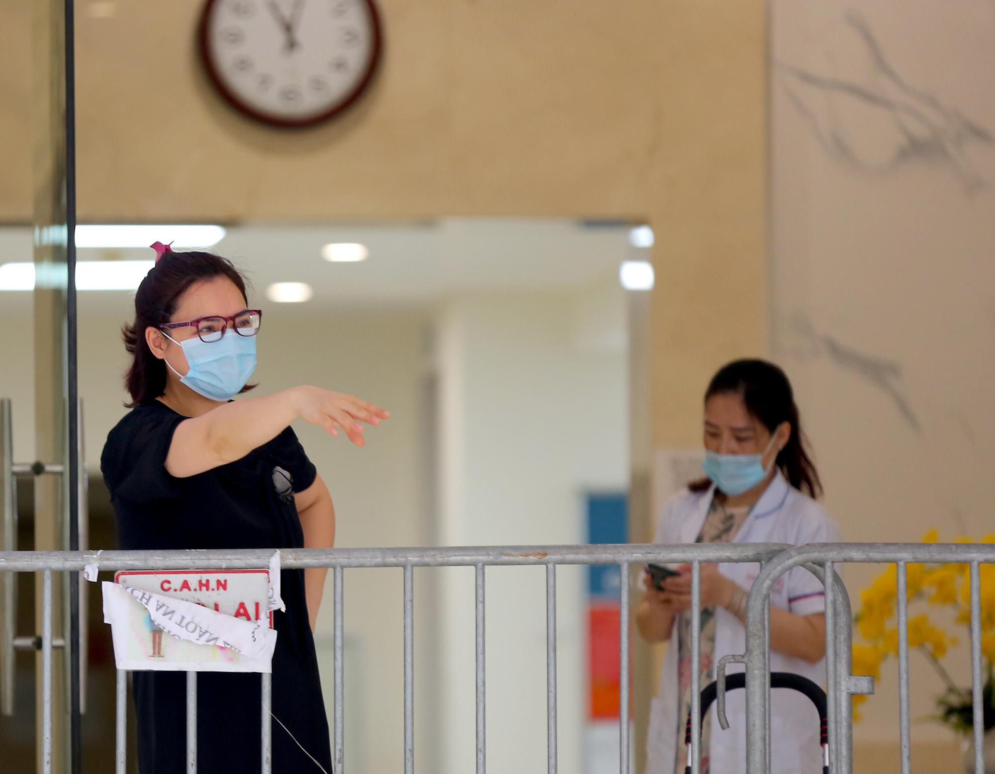 Bệnh nhân đã được Trung tâm y tế quận Cầu Giấy lấy mẫu xét nghiệm và chuyển cách ly tập trung. Ngày 24/5/2021, CDC Hà Nội thông báo kết quả dương tính SARS-CoV-2.