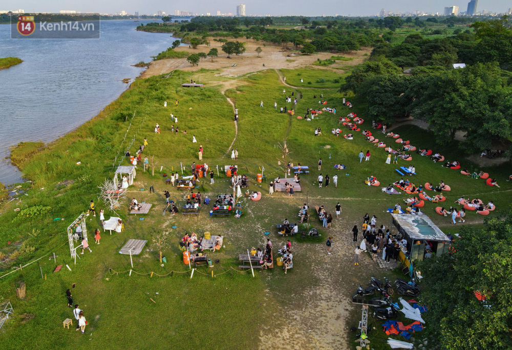 Từ 0h ngày 5/5, TP. Hà Nội tạm dừng một số dịch vụ và hoạt động tiềm ẩn nguy cơ cao lây nhiễm dịch bệnh Covid-19 như: Các rạp, trung tâm chiếu phim; các cơ sở dịch vụ spa, massage, xông hơi; phòng tập gym; các hoạt động tập thể dục, thể thao, các sự kiện tập trung đông người tại khu vực công cộng, vườn hoa, công viên cho đến khi có chỉ đạo mới của Ban Chỉ đạo thành phố