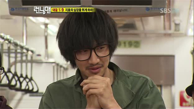 Lee Kwang Soo trông già hơn tuổi thật khi thử nghiệm để râu