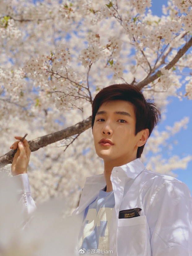 Nam idol sở hữu nhan sắc cuốn hút, ưa nhìn