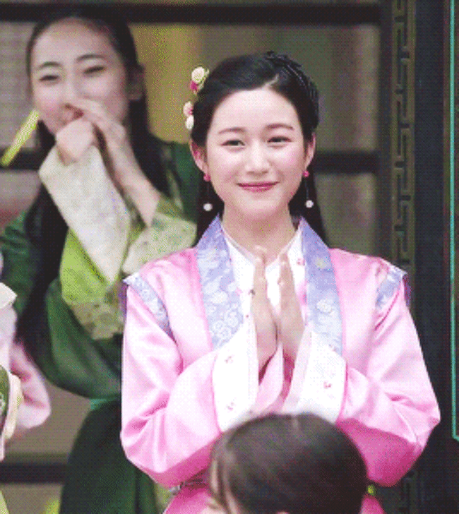 Nhan sắc xinh đẹp hút hồn của Lee Da In trong Hwarang