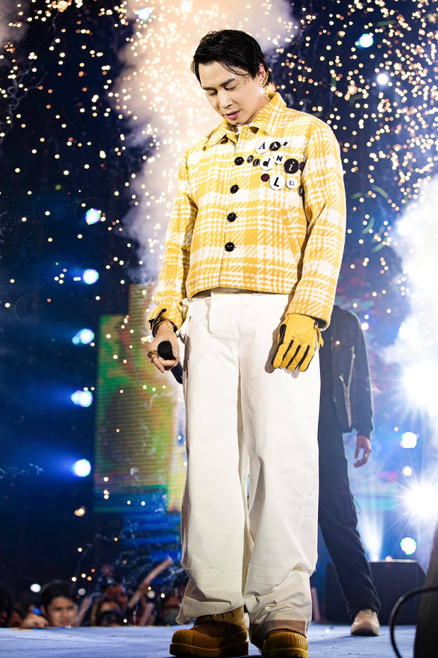 Dù bị 1 bộ phận dân mạng tấn công vô lý tuy nhiên rất nhiều người ủng hộ việc Karik động viên tinh thần khán giả và lan toả những năng lượng tích cực trong lúc showbiz 