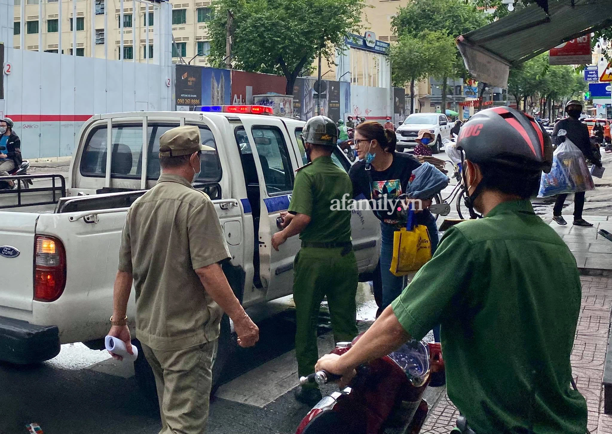 Trang Khàn bị mời lên công an làm việc.