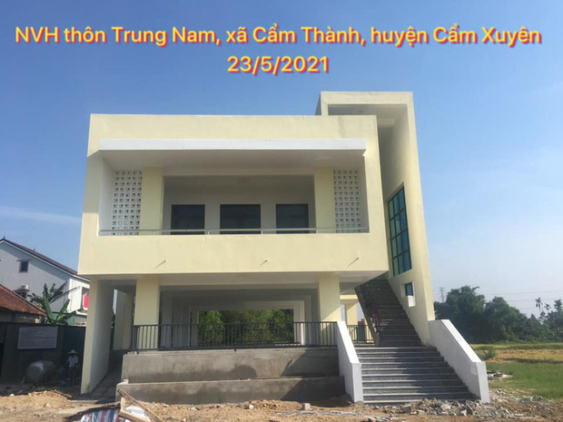Những căn nhà chống lũ đã được hoàn thiện và đang trong quá trình xây dựng ở miền Trung