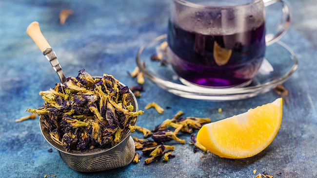 Các triệu chứng ngộ độc đậu biếc cũng được ghi nhận tại Việt Nam và Đài Loan khi sử dụng nó như loại thực phẩm.