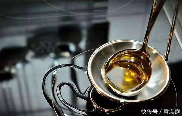 Dầu thực vật được các công ty dầu ăn quảng cáo rằng có lượng calo thấp hơn so với mỡ động vật