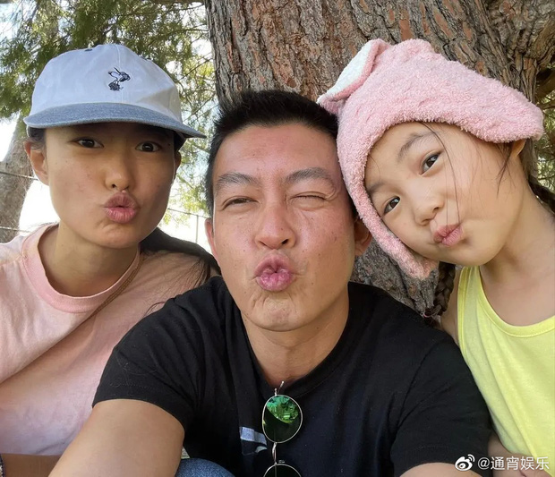 Trần Quán Hy luôn khoe hình ảnh bên bạn gái và con gái cưng Alaia. Nhiều người còn lầm tưởng bad boy một thời giờ đây đã chuyên tâm với cuộc sống gia đình, thay đổi tính nết