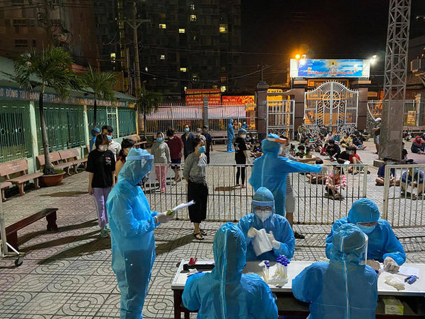 Tất cả các nghệ sĩ đều thức đến 3-4 giờ sáng để hỗ trợ nhân viên y tế