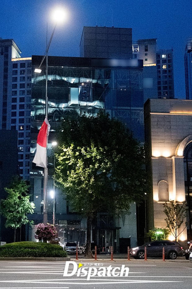 ... tại 1 quán karaoke không giấy phép ở Cheongdam, Seoul