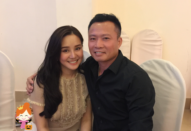 Đứng trước những tin đồn này, Vy Oanh cho biết ông xã không hề quan tâm và vẫn hết mực yêu thương cô