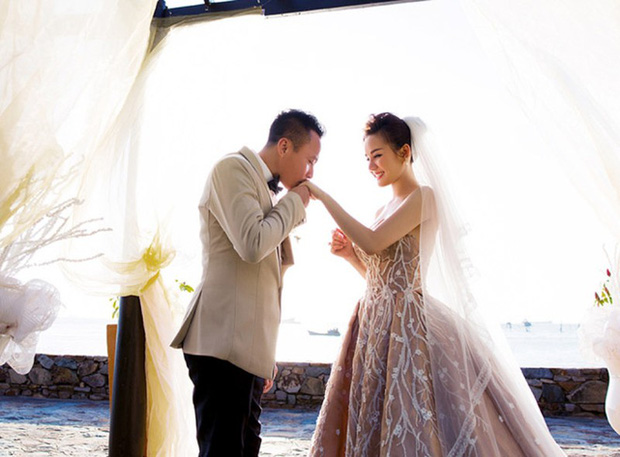 Vy Oanh và chồng đại gia kết hôn năm 2015. Cả hai từng vấp phải tin đồn không hay trong quá khứ, tuy nhiên họ đã nhanh chóng lên tiếng để tình cảm gia đình không bị ảnh hưởng