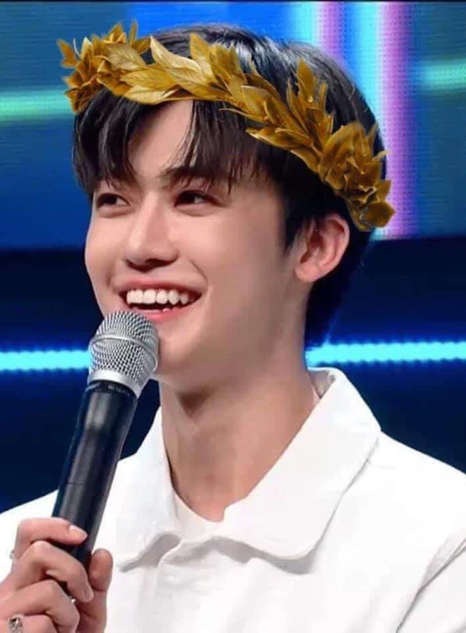 Sự thực chỉ là sản phẩm photoshop mà thôi. Nhân vật trong ảnh là Nam Jaemin đến từ nhóm nhạc NCT