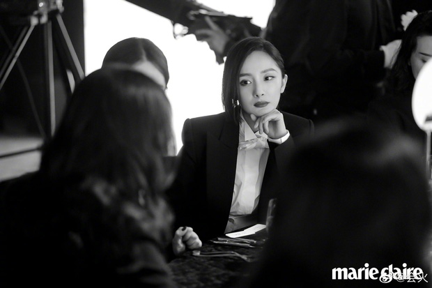 Dương Mịch nhận được nhiều lời khen vì bộ cánh cực kỳ lịch thiệp, tôn nét đẹp sang chảnh ngút ngàn