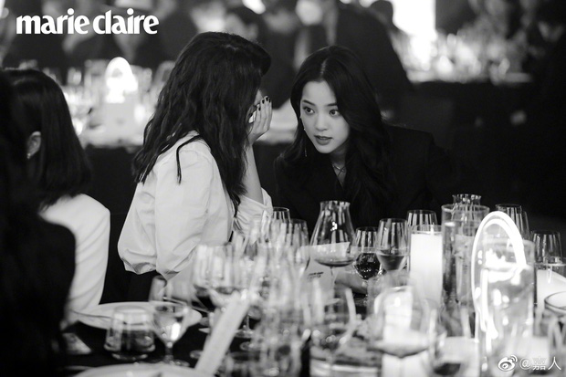 Âu Dương Na Na cũng có khung hình với góc nghiêng quyến rũ