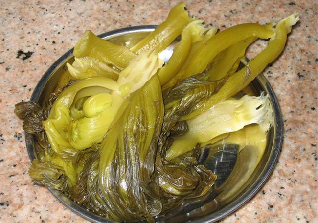 Thói quen ăn dưa muối từ nhỏ là nguyên nhân khiến Tiểu Linh mắc ung thư