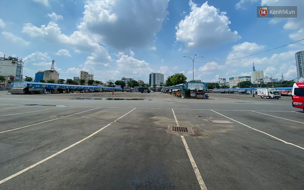 Khu vực bến bãi đậu xe khách không còn tuyến xe nào đón khách
